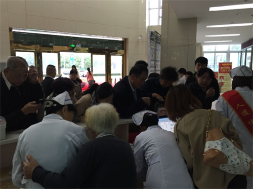 “上海名医公益义诊”首日就诊如潮